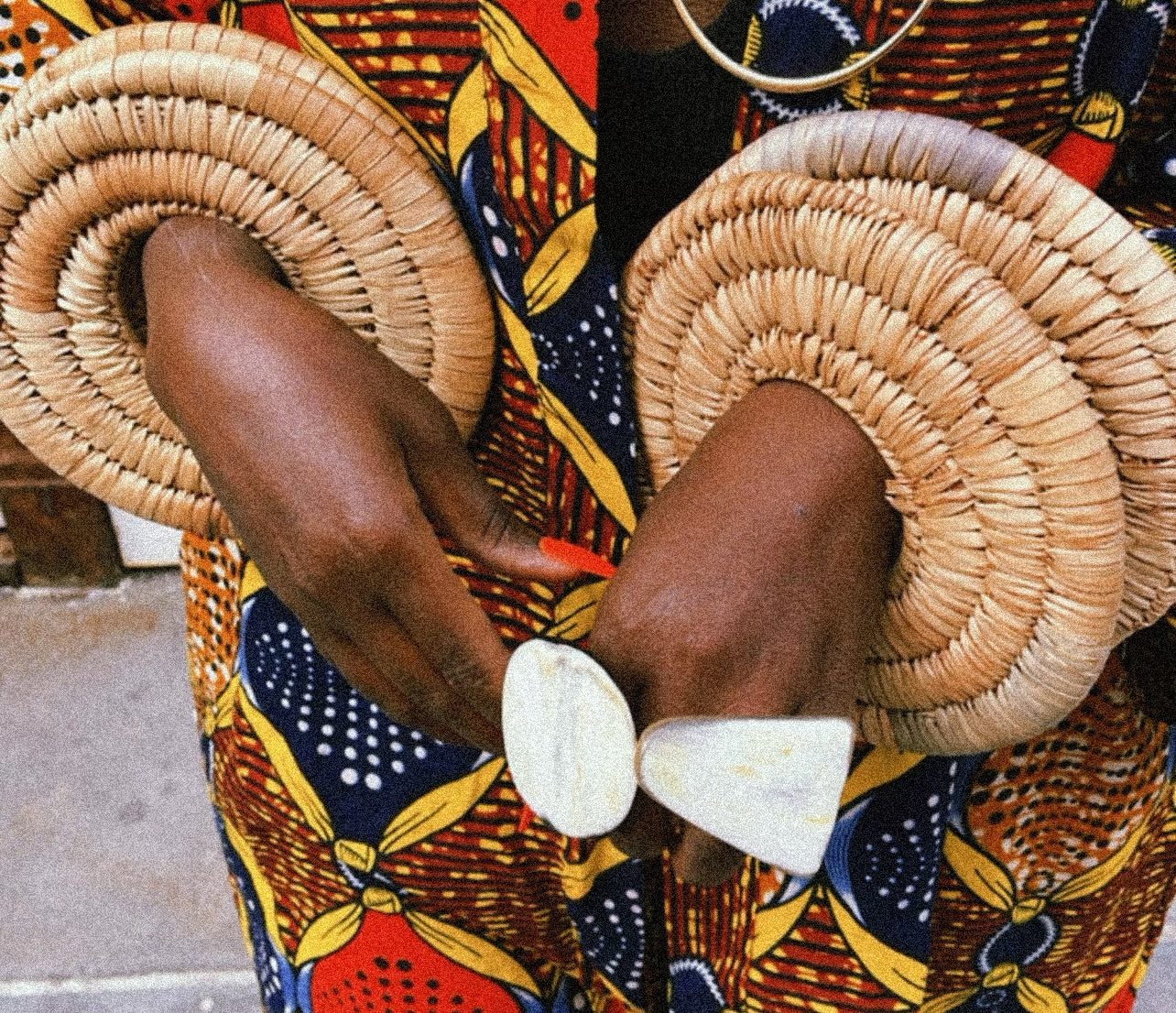 ROUND STRAW BANGLES